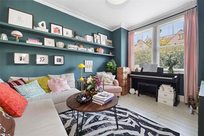 3 Bedroom House For Sale In Harlesden Gardens, Harlesden, NW10