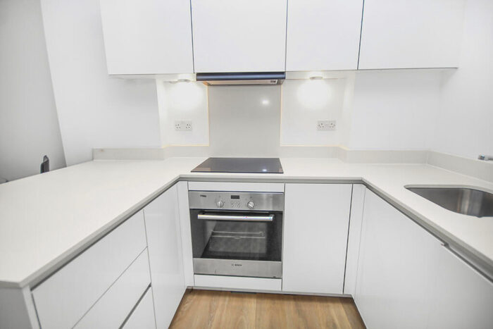 2 Bedroom Flat To Rent In Caspian Wharf, Seven Sea Gardens, Bow, E3