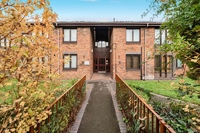 1 Bedroom Apartment To Rent In Gateway, Weybridge, KT13