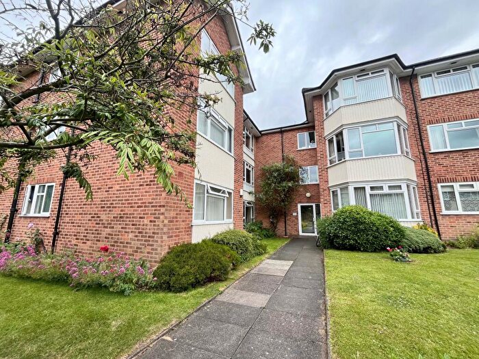 3 Bedroom Flat To Rent In Bryanston Court, Grange Road, Solihull, B91