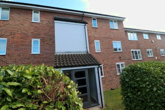 2 Bedroom Flat To Rent In Rose Valley, Brentwood, CM14