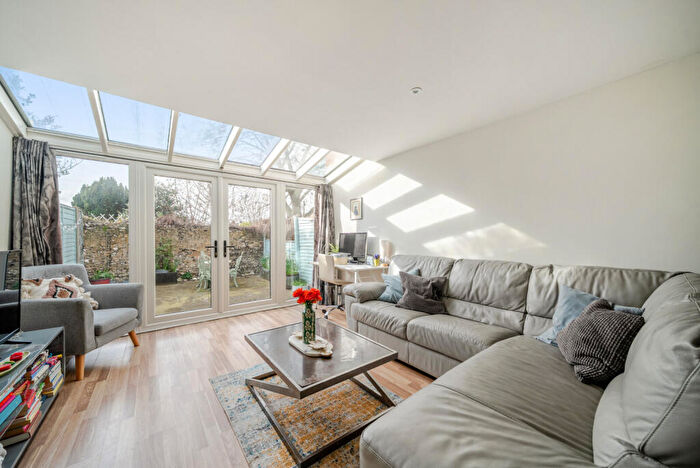 2 Bedroom Flat For Sale In Park Road, Guildford, GU1