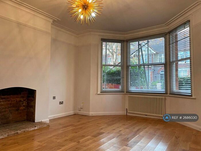 1 Bedroom Flat To Rent In Stately Court, Luton, LU3