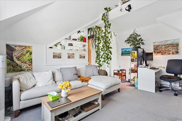 1 Bedroom Flat For Sale In Mornington Avenue, West Kensington, London, W14