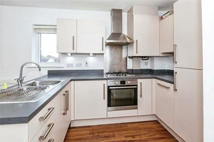 2 Bedroom Flat For Sale In Chadwick Road, Slough, Berkshire, SL3