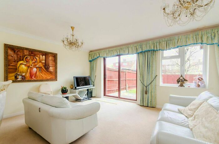 3 Bedroom Semi-Detached House To Rent In Thrush Green, North Harrow, Harrow, HA2