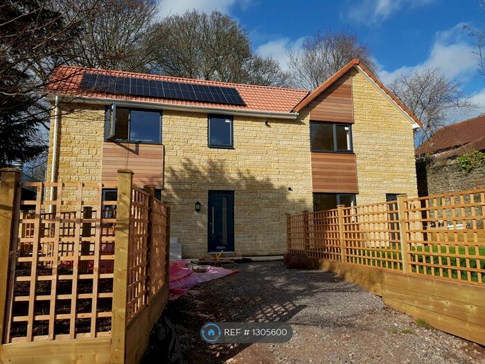 2 Bedroom Flat To Rent In Bell Hill, Bristol BS16