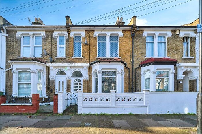 3 Bedroom Detached House For Sale In Fairland Road, London, E15