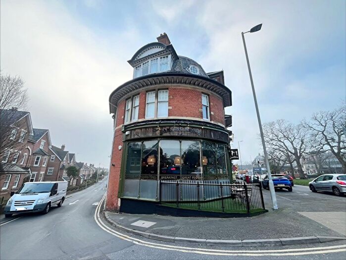 2 Bedroom Flat To Rent In Station Road, Poole, BH14