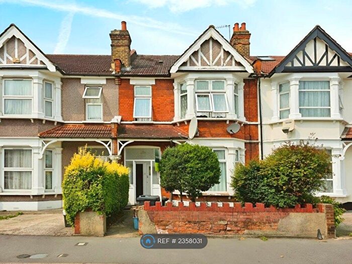 2 Bedroom Flat To Rent In Aldborough Road South, Ilford, IG3