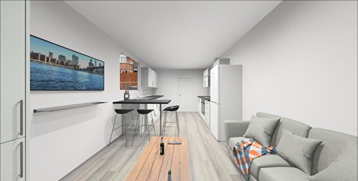 4 Bedroom Semi-Detached House To Rent In Coventry Road, Southampton, SO15