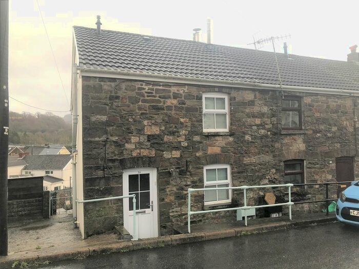 2 Bedroom Cottage To Rent In Pontneathvaughan Road, Glynneath, Neath, SA11