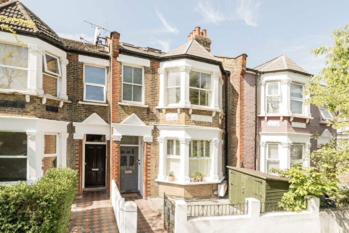 2 Bedroom Flat For Sale In Newton Avenue, Acton, W3