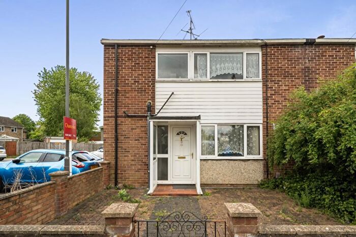 3 Bedroom End Of Terrace House For Sale In Cleveland Road, Aylesbury, HP20
