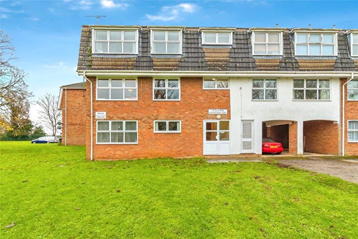 2 Bedroom Flat For Sale In Grasmere Way, Leighton Buzzard, Bedfordshire, LU7
