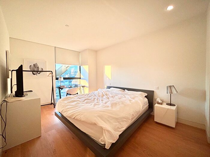 2 Bedroom Flat To Rent In Sumner Street, London, SE1