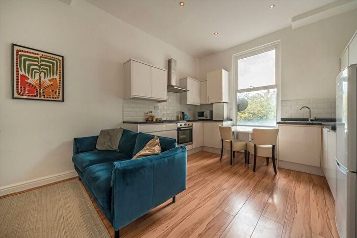 2 Bedroom Flat To Rent In Greyhound Road, Hammersmith, W6