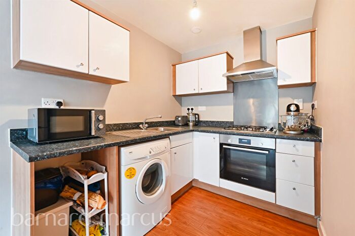 1 Bedroom Flat For Sale In Hemlock Close, London, SW16
