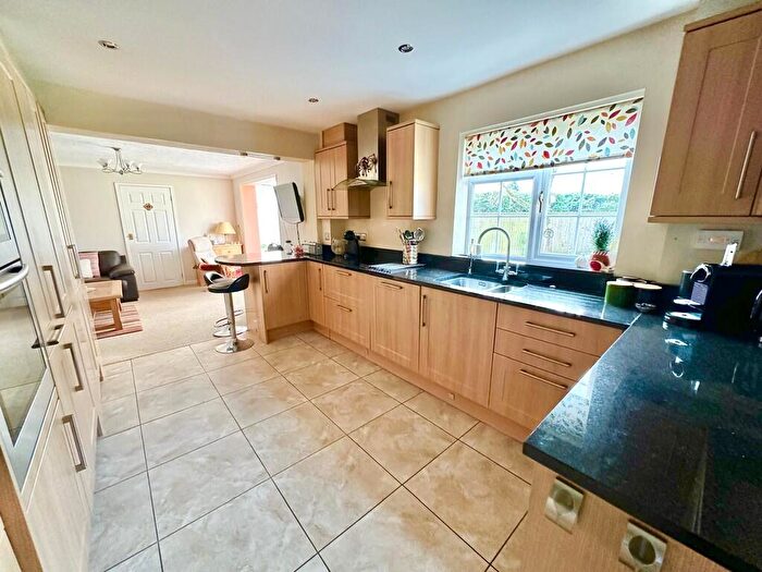 5 Bedroom Detached House For Sale In Stratford Road, Ash Vale, GU12