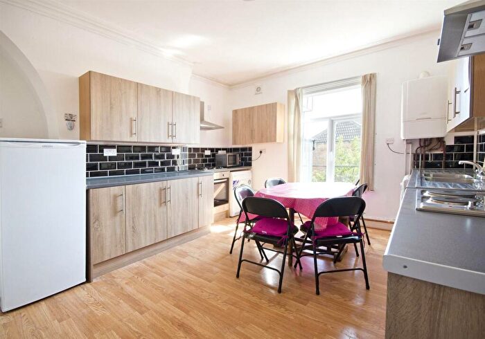 7 Bedroom Terraced House To Rent In *£Pppw Incl Bills + Two Free Weekly Papa Johns (T+C’s Apply)* Flat, Forest Road West, Nottingham, NG7