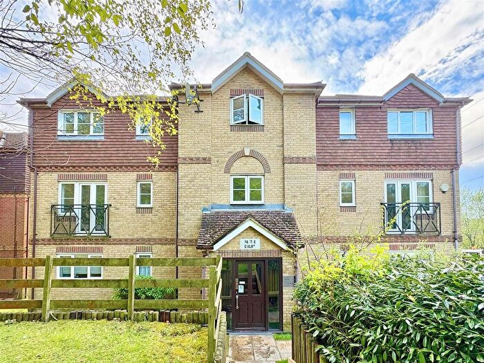 2 Bedroom Flat To Rent In Helmsman Rise, St. Leonards, TN38