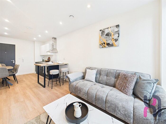 1 Bedroom Flat To Rent In Laurence Place, Embankment West, Salford, Manchester, M3