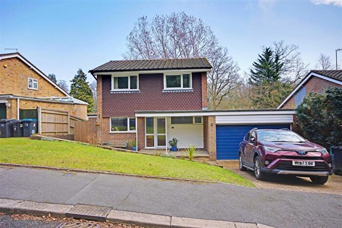 4 Bedroom Detached House For Sale In Hollingsworth Road, Croydon, CR0