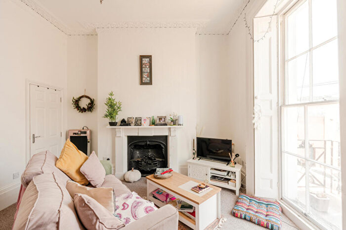 1 Bedroom Flat For Sale In Southleigh Road, Clifton, Bristol, BS8