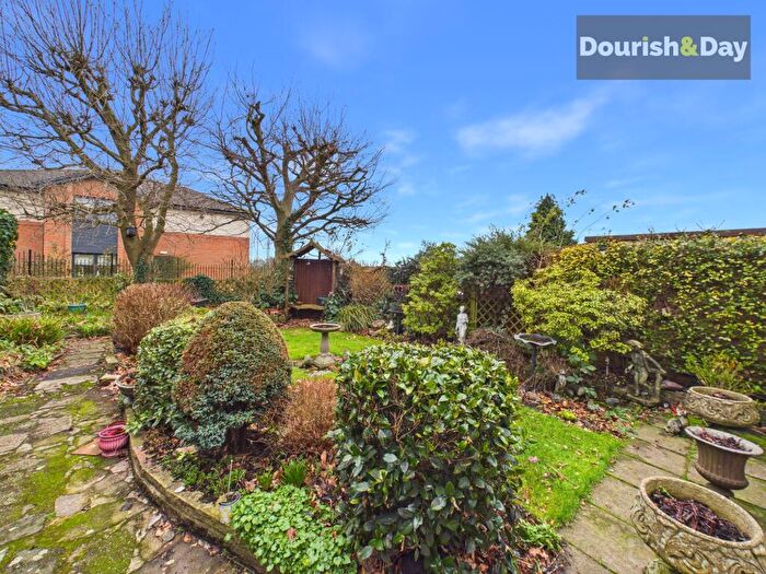 2 Bedroom Detached Bungalow For Sale In Downing Gardens, Stone, ST15 - Photo 2