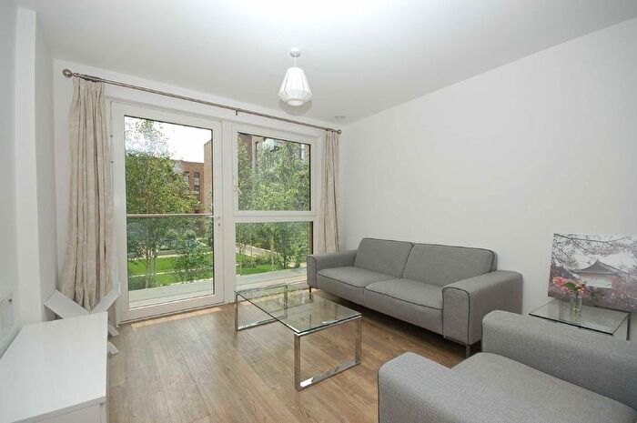 2 Bedroom Flat To Rent In Pell Street, London, SE8