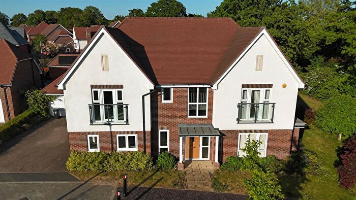 5 Bedroom Detached House For Sale In Archer Grove, Arborfield Green, Reading, RG2