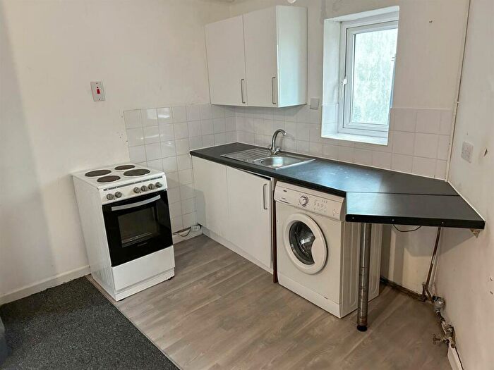 1 Bedroom End Of Terrace House For Sale In Barras Garth Road, Wortley, Leeds, LS12