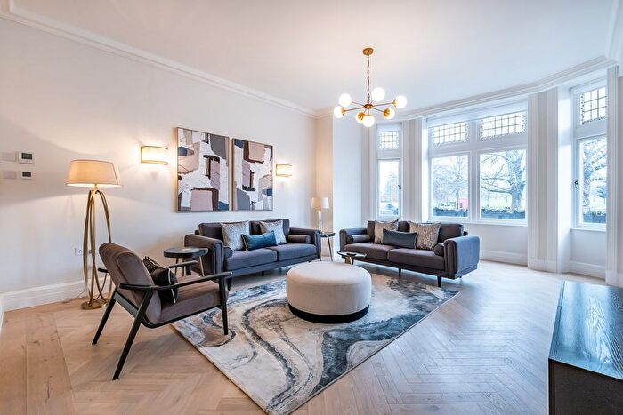 4 Bedroom Flat To Rent In Kensington Road, London, W8