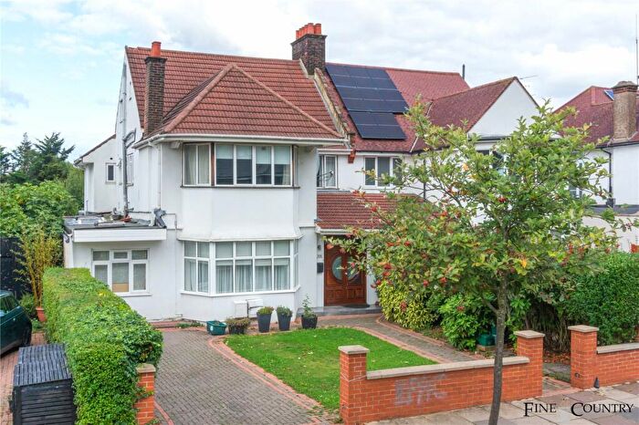 6 Bedroom Semi-Detached House For Sale In Chatsworth Road, London, NW2