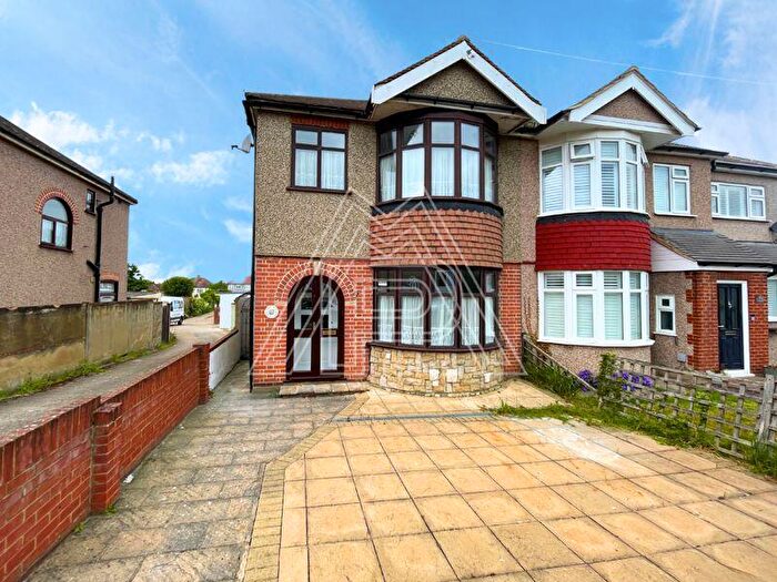 3 Bedroom Semi-Detached House To Rent In Lowlands Road, South Ockendon, RM15