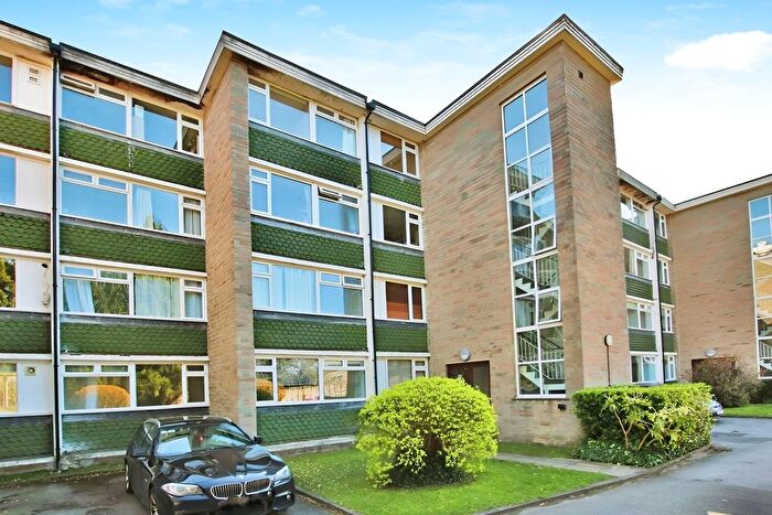 2 Bedroom Flat To Rent In Burford Court, Wokingham, RG40