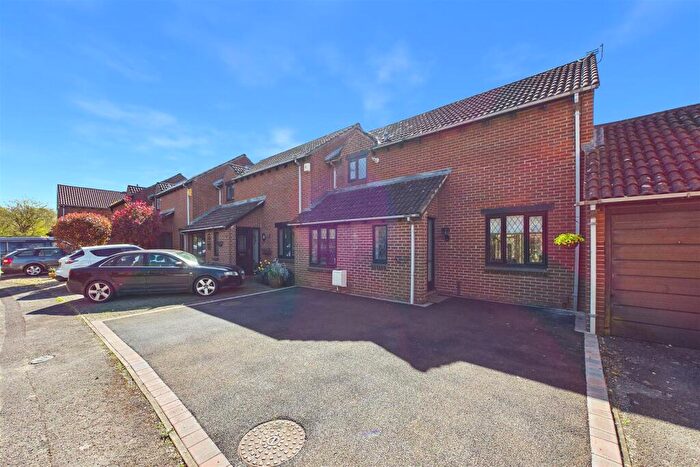 3 Bedroom Terraced House For Sale In Popular Cul-de-sac On Clevedon’s Outskirts, BS21