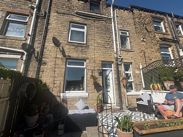 2 Bedroom Terraced House For Sale In New North Road, Slaithwaite, Huddersfield, HD7