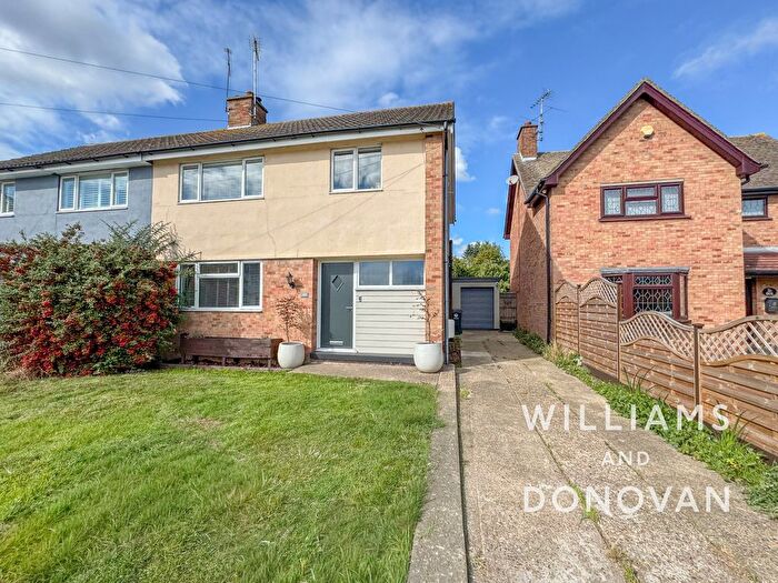 4 Bedroom Semi-detached House For Sale In Plumberow Avenue, Hockley, SS5