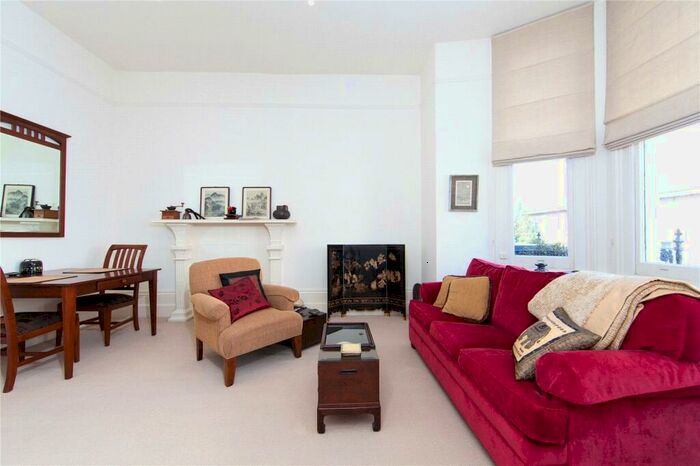 2 Bedroom Flat To Rent In Redcliffe Square, Chelsea, SW10