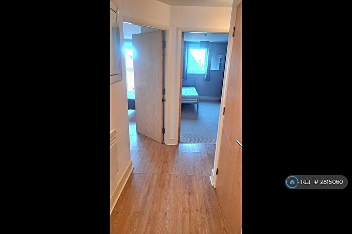 2 Bedroom Flat To Rent In Bury Old Road, Manchester, M45