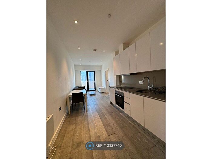 1 Bedroom Flat To Rent In Brickfield Court, Slough, SL1