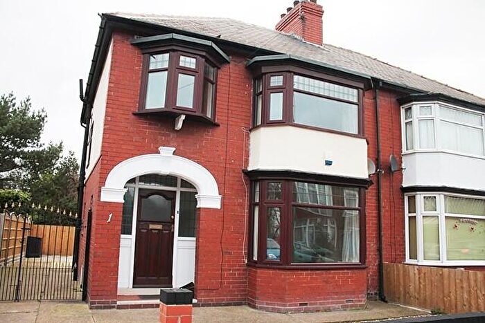 3 Bedroom Semi-Detached House To Rent In Strathmore Avenue, HU6