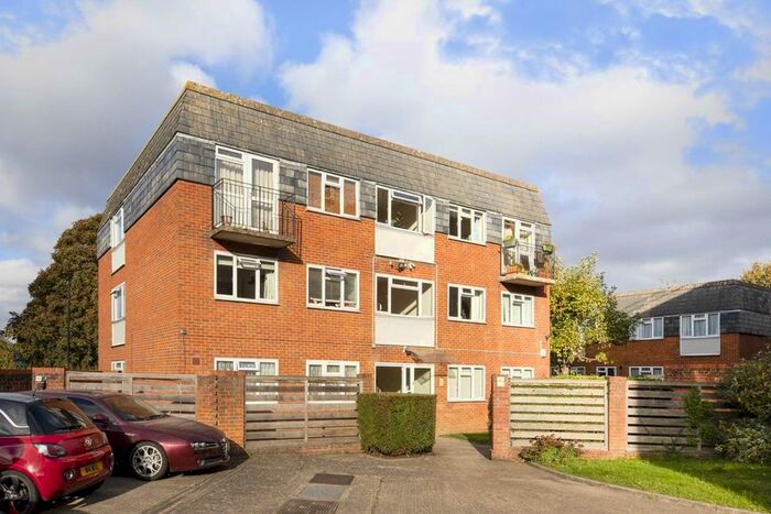 2 Bedroom Flat To Rent In Windmill Road, London, W4