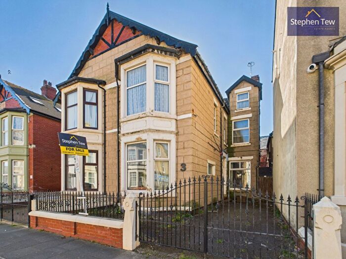 7 Bedroom Semi-Detached House For Sale In Moore Street, Blackpool, FY4