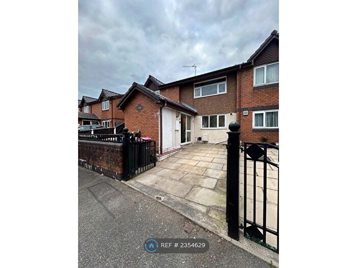 3 Bedroom Terraced House To Rent In Ledbrooke Close, Salford, M5