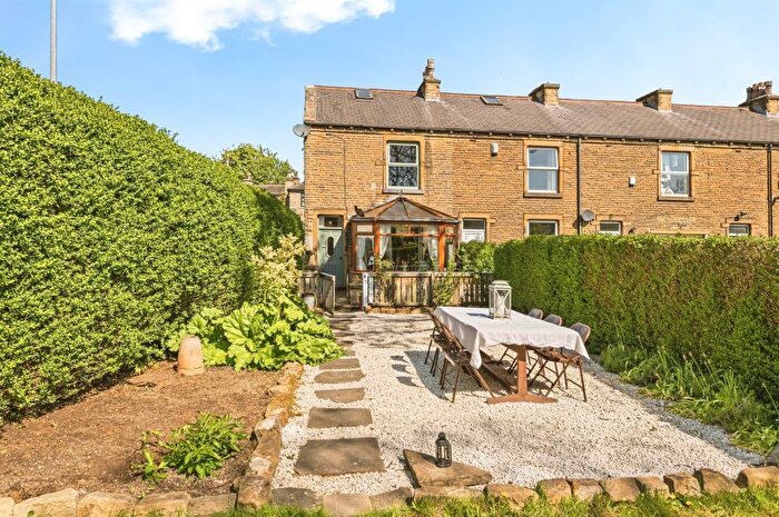 3 Bedroom End Of Terrace House For Sale In Amblerthorne, Birkenshaw, Bradford, BD11