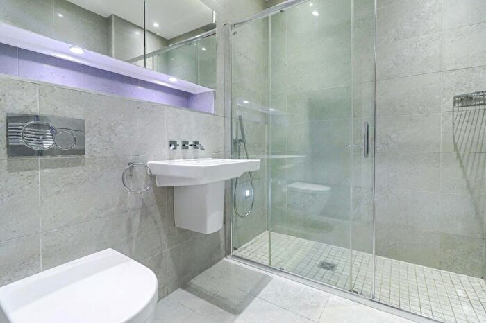 2 Bedroom Apartment For Sale In Station Road, Beaconsfield, HP9