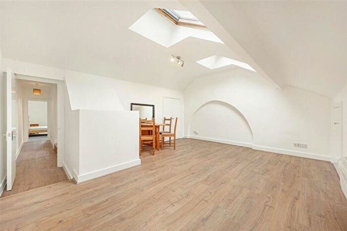 1 Bedroom Flat To Rent In Cavendish Road, SW12