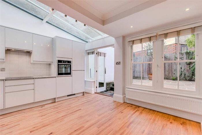 2 Bedroom Flat To Rent In Old Town, London, SW4
